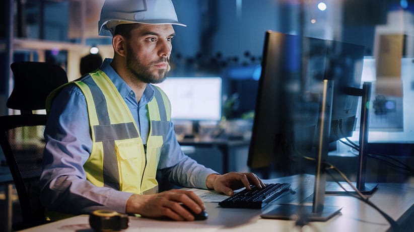 Plant manager behind a computer