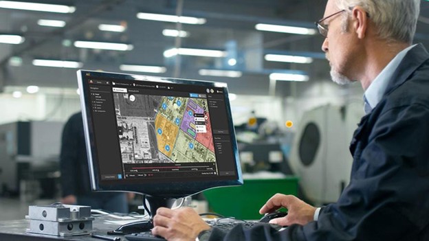 Safety manager looking at a real-time geofencing map on a computer monitor.